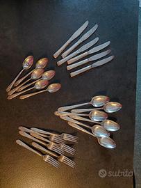 SERVIZIO POSATE 24 PEZZI