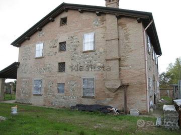 Villa indipendent divisa in due unità abitative