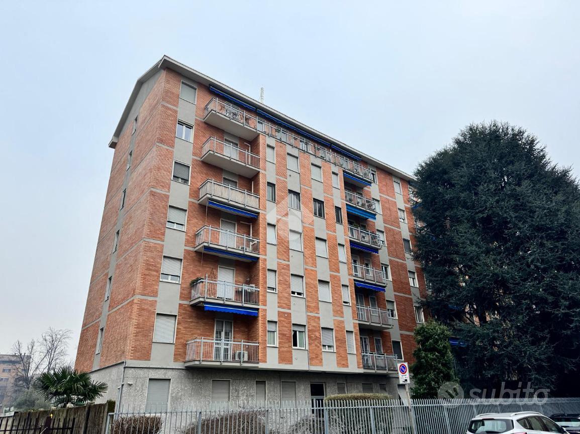 4 LOCALI A MONZA