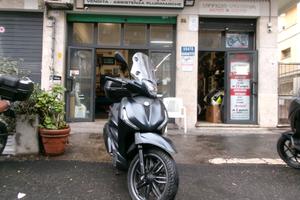 PIAGGIO BEVERLY 400 HPE SPORT