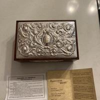 Elegante bassorilievo firmato Mida