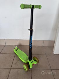 Monopattino 3 ruote con freno