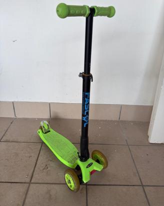 Monopattino 3 ruote con freno