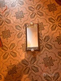 Specchio vintage da parete con decorazioni classic
