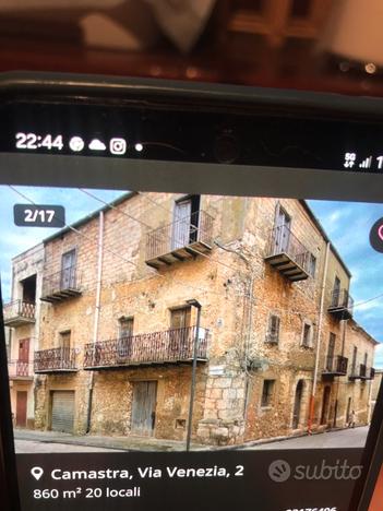 Palazzina storica a Camastra