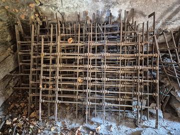 Inferriate grate antiche in ferro battuto
