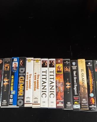 Cassette VHS stock 21 pezzi titoli vari