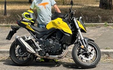 Honda Hornet 750 Lug. 2023 con soli 1800 km