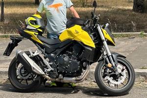 Honda Hornet 750 Lug. 2023 con soli 1800 km