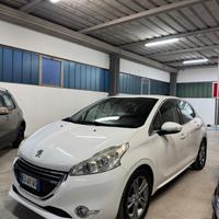 Peugeot 208 1.4 HDi 68 CV 5 porte Allure