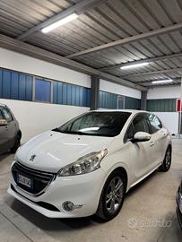 Peugeot 208 1.4 HDi 68 CV 5 porte Allure