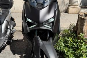 Xmax 300 techmax+ (full optional) bauletto keyless