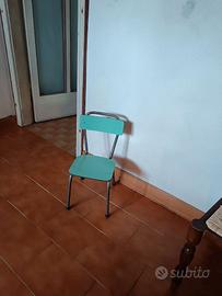 sedia asilo anni 70 . Bell'articolo di arredamento