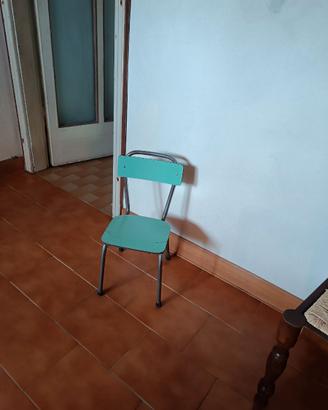 sedia asilo anni 70 . Bell'articolo di arredamento