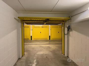 Box auto / moto - via sismondi 32, milano