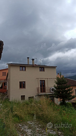 Casa singola su tre livelli