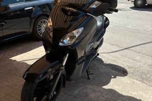 Yamaha X-Max 250
