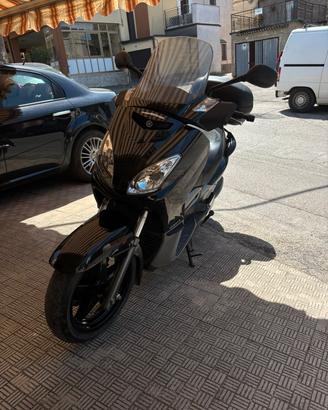 Yamaha X-Max 250