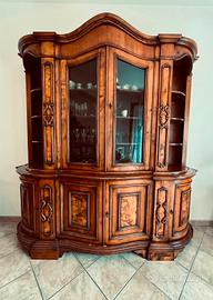 Salotto cristalliera tavolo con sedie  in stile 