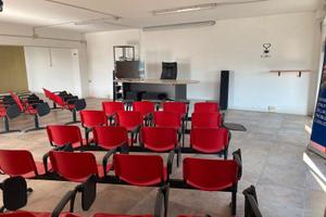 Ufficio diviso in due ambienti con 2 bagni