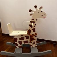 Dondolo giraffa in legno