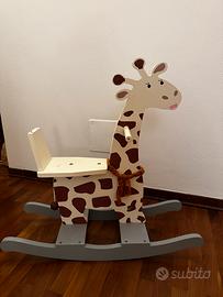 Dondolo giraffa in legno
