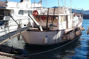 Barca cabinato fly diving visibile Portoferraio