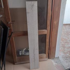 lamellare color grigio+ battiscopa 