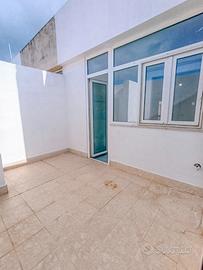 Semindipendente luminoso ultimo piano con terrazzi