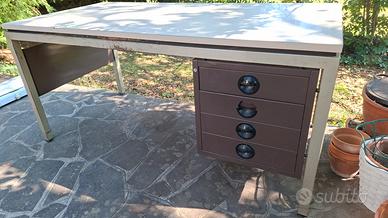 Scrivania in metallo vintage - anni 70/80
