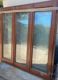 Finestre in legno con telaio