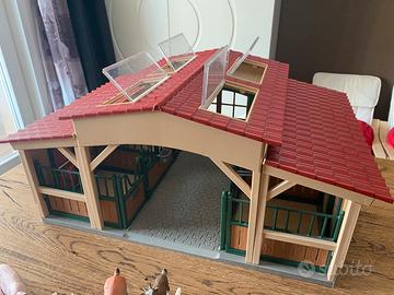 Maneggio Schleich completo di animali