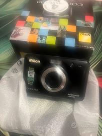 NIKON MACCHINA FOTOGRAFICA