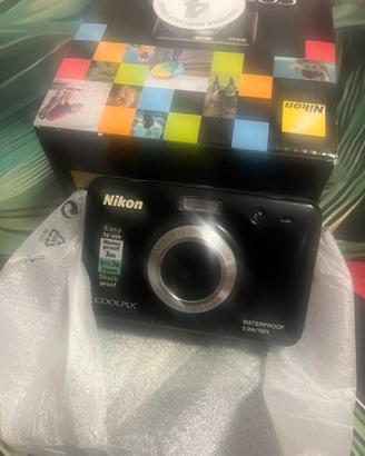 NIKON MACCHINA FOTOGRAFICA