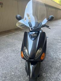 moto  Yamaha Majesty 125