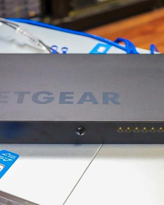 NETGEAR AV Line M4250-10G2F-PoE+
