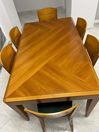 Tavolo con sedie in omaggio