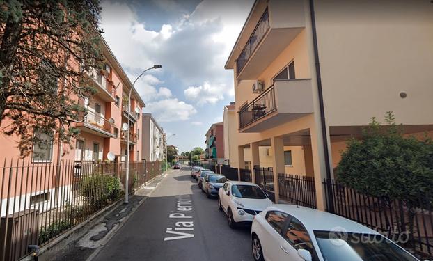 Stanza singola in zona residenziale