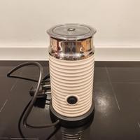 Bollitore per latte per fare il cappuccino