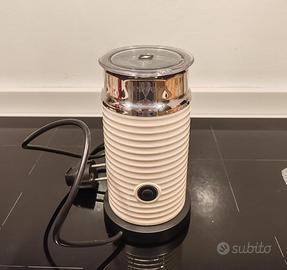 Bollitore per latte per fare il cappuccino