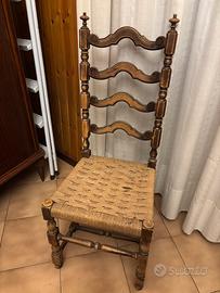 Sedia rustica in legno e seduta di paglia