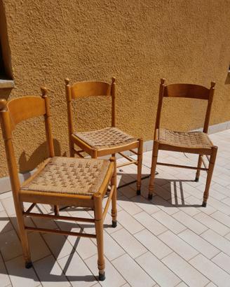 3 sedie vintage in legno con seduta intrecciata