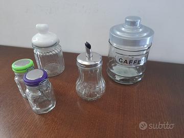 Oggetti in vetro: 2 zuccheriere, 2 vasetti e vaso