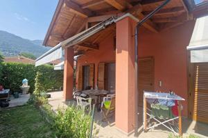 VILLA SU PIANO UNICO CON GIARDINO E BOX