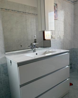 Mobile bagno con specchio/rubinetto/pensile
