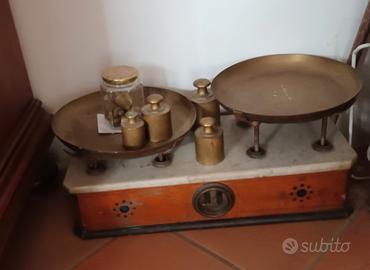 bilancia con pesi in ottone anno 1920