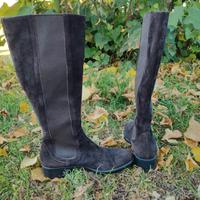 stivali scamosciati  con elastico laterale