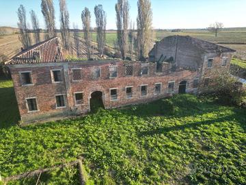 TecnoAzienda: Rustico da ristrutturare con