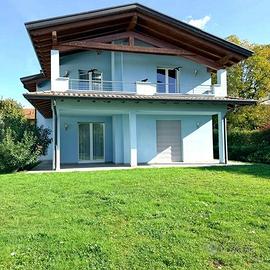 Villa di 235 m² con 4 locali e box auto doppio a V