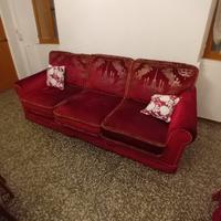 Divano rosso in camoscio + puff